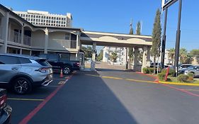 Days Inn By Wyndham Market Center Dallas Love Field